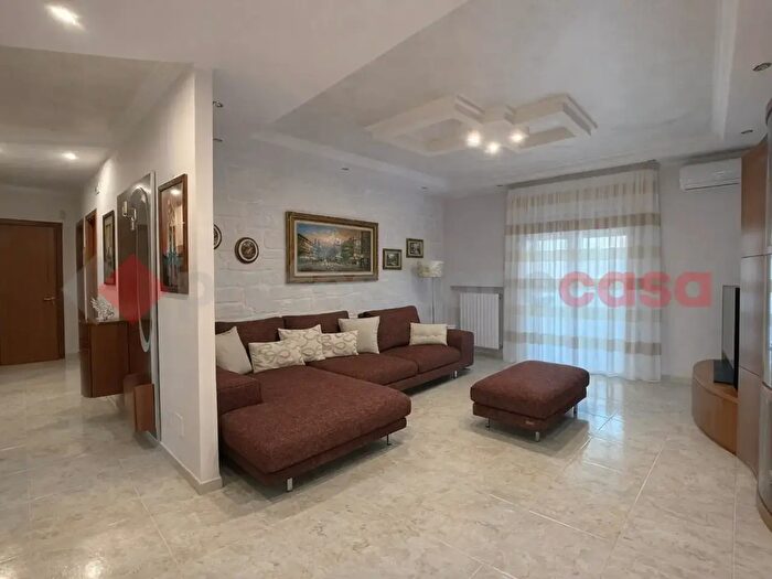 Appartamento quadrilocale in vendita in Viale del Lavoro N, Taranto