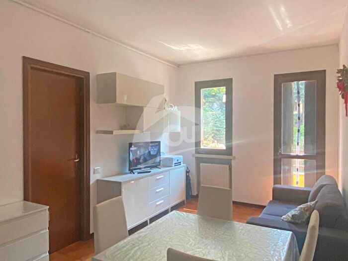 Appartamento bilocale in affitto in Via Fortino, Laveno, LavenoMombello