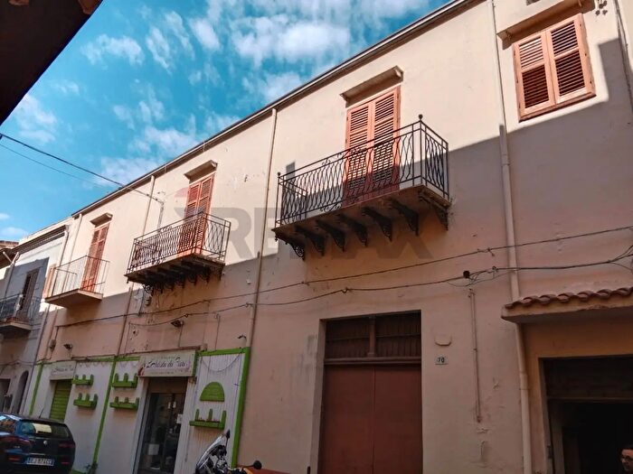 Appartamento con 7 locali in vendita in Via Roma, Partinico