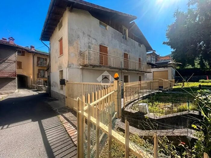 Appartamento trilocale in vendita in Via Zenzese, Pisogne
