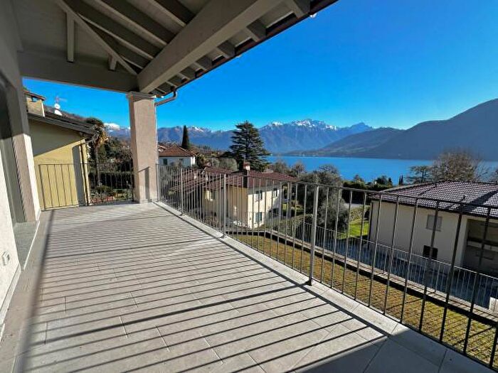 Appartamento trilocale in vendita in Via Pola, Tremezzina