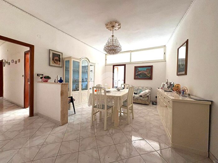Appartamento trilocale in vendita in Via Paolo Castaldi E Luigi Sequino, Napoli