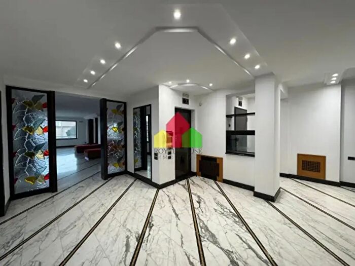 Appartamento con 6 locali in vendita in Via Napoli, Villaricca