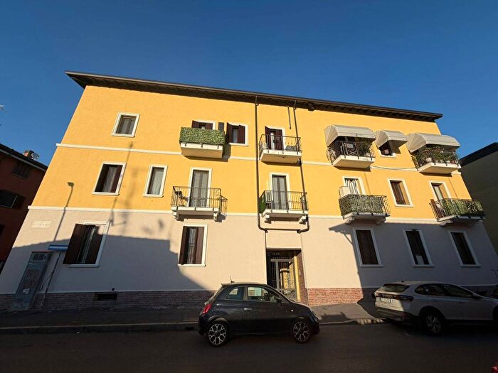 Appartamento bilocale in affitto in Via Francesco Rismondo, Baggio, Milano
