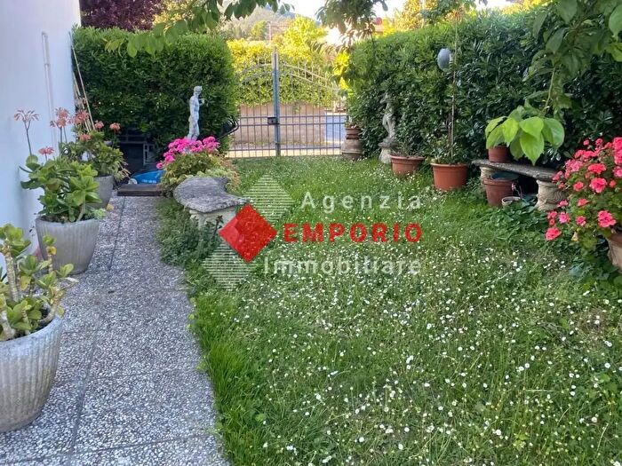 Casa con 6 locali in vendita in Vicopisano