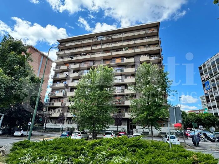 Appartamento quadrilocale in vendita in Corso Cosenza, Torino