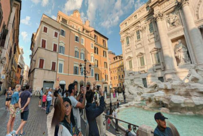 Appartamento trilocale in vendita in Piazza di Trevi, Roma