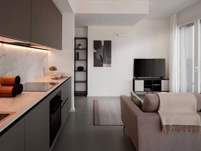 Appartamento bilocale in affitto in Via dei Calchi Taeggi, Bisceglie, Milano