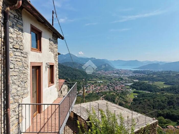 Casa bilocale in vendita in Via Giacomo Leopardi, Gandosso