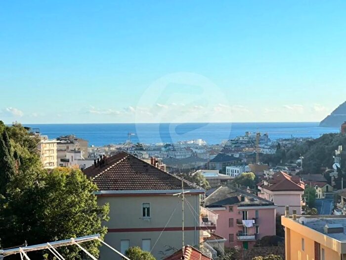 Appartamento trilocale in vendita in Via Loreto, Alassio