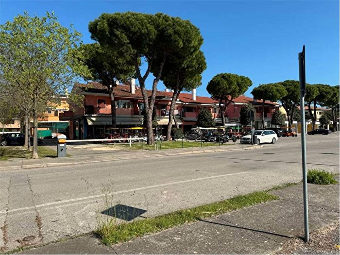 Appartamento con 6 locali in vendita in Via Lemene, Bibione, San Michele al Tagliamento
