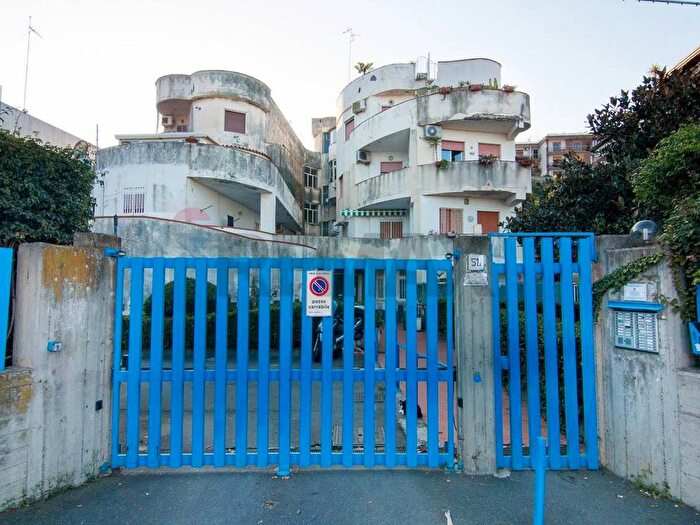 Appartamento bilocale in affitto in Via Livorno, Centro, Aci Castello