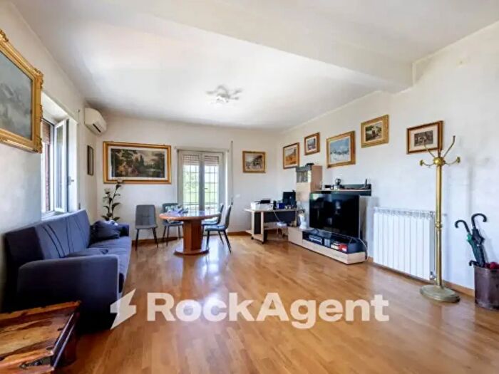 Appartamento trilocale in vendita in Via Tuscolana, Roma