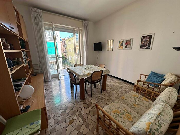 Appartamento quadrilocale in affitto in Via Francia, Spotorno