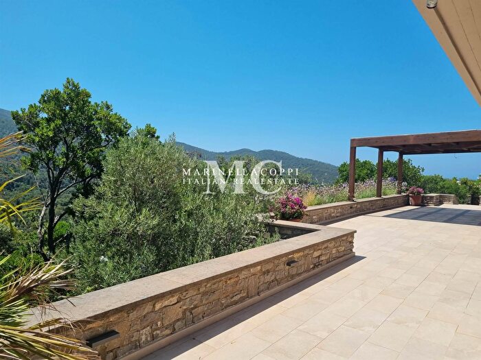 Casa con 9 locali in vendita in Castiglione Della Pescaia