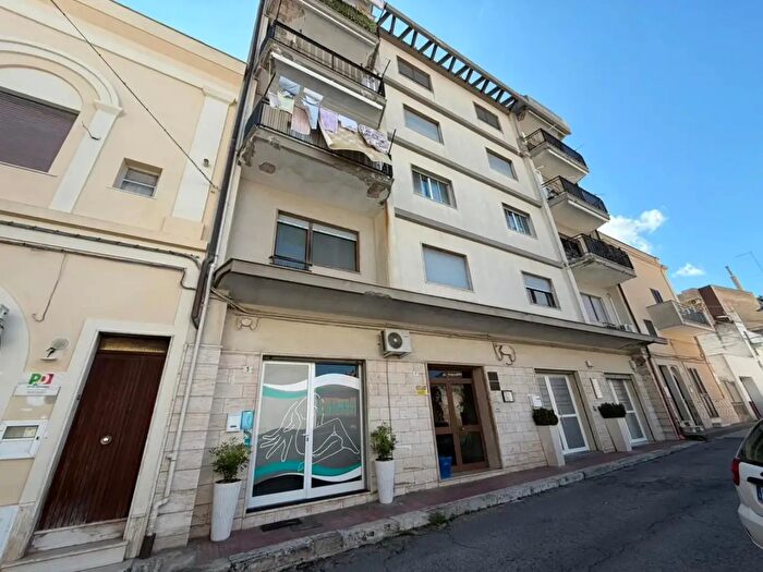 Appartamento quadrilocale in vendita in Via delle Mura, Crispiano