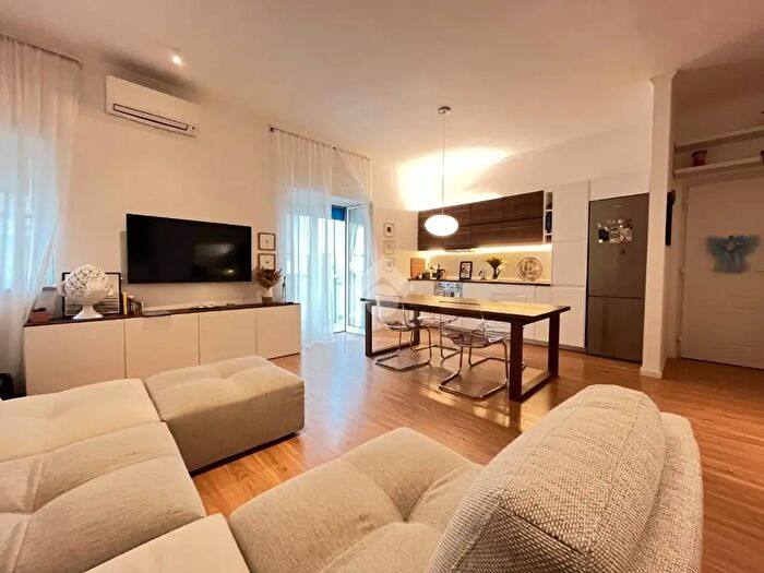 Appartamento quadrilocale in vendita in Via Pascoli, Trani