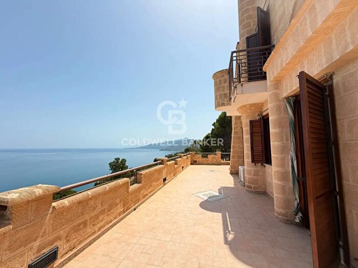 Casa con 11 locali in vendita in Via delle Ninfe, Cefalu'