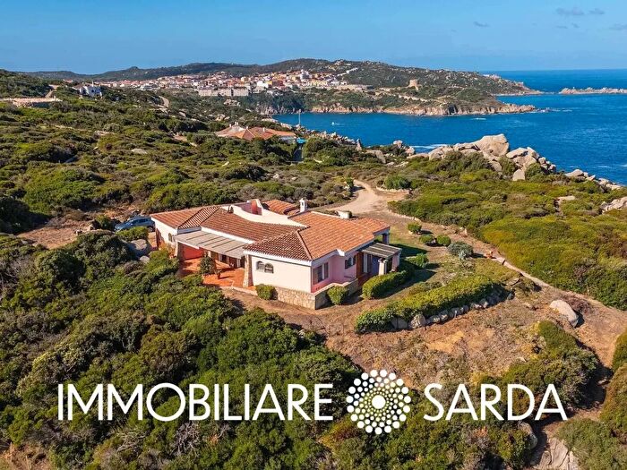 Casa con 6 locali in vendita in Santa Teresa Gallura