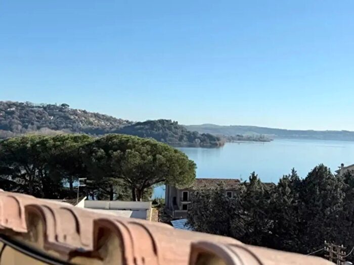 Appartamento quadrilocale in vendita in Via della Rocca, Trevignano Romano