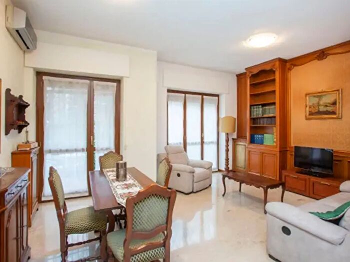 Appartamento trilocale in vendita in Viale Faenza, Milano