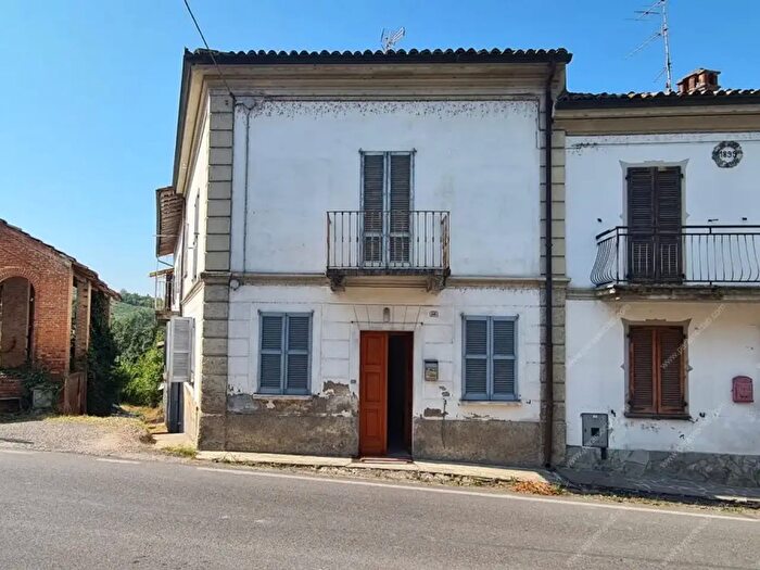 Casa con 10 locali in vendita in Via Tassarole, Montu Beccaria