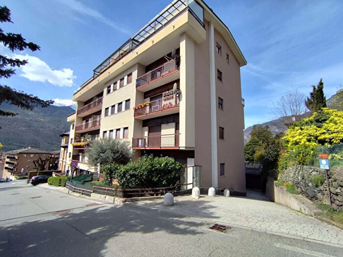 Appartamento trilocale in vendita in Via Conti di Challand, Saint Vincent