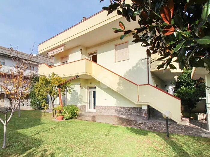 Appartamento quadrilocale in vendita in Via Zambesi, Montesilvano