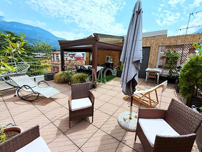 Appartamento con 8 locali in vendita in Via Giuseppe Grazioli, Trento