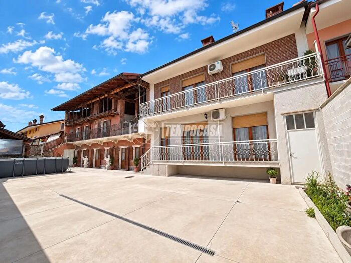 Casa con 8 locali in vendita in Via Biandrate, Foglizzo