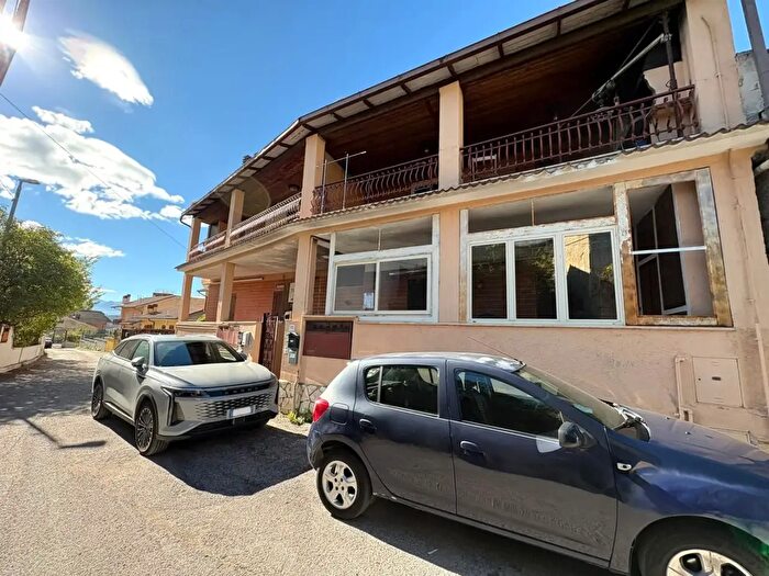 Appartamento trilocale in vendita in Via Crostarosa, Pizzoli