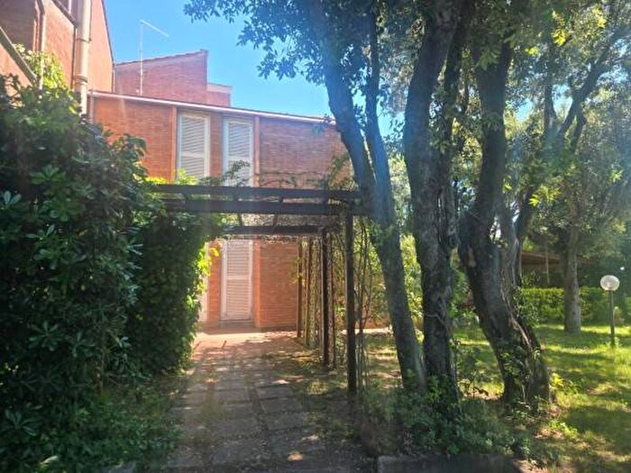 Casa con 5 locali in affitto in Via Cesenatico, Fregene, Fiumicino
