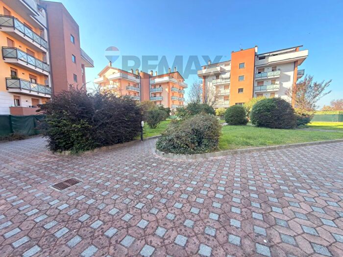 Appartamento bilocale in vendita in Via Lago Gerundo, Tavazzano Con Villavesco