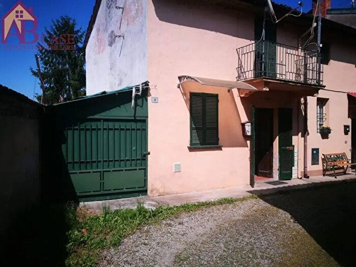 Casa bilocale in vendita in Via Castello, Rosasco