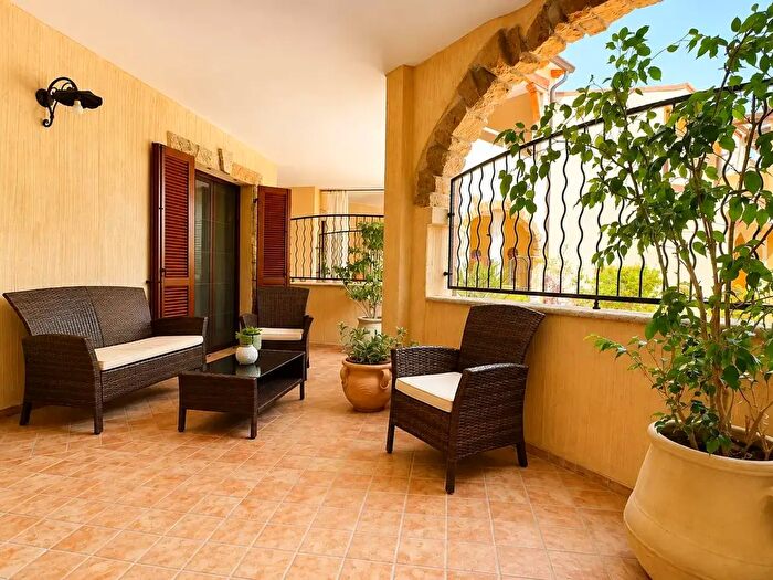 Appartamento quadrilocale in vendita in Via Roma, Villasimius