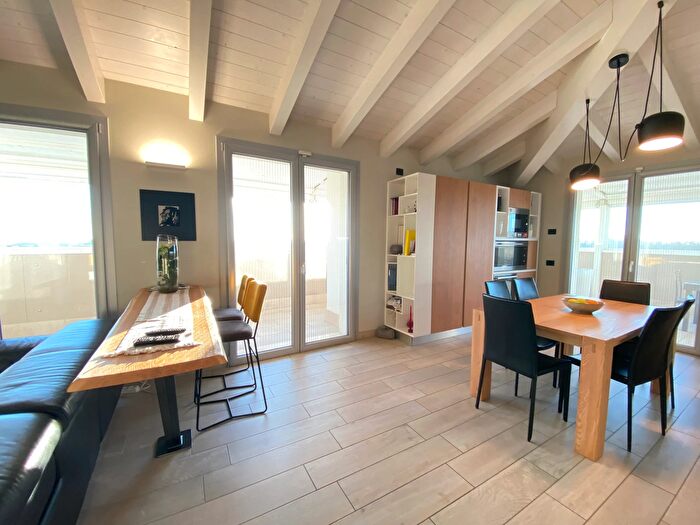 Appartamento con 6 locali in vendita in Corso Risorgimento, Porto Viro