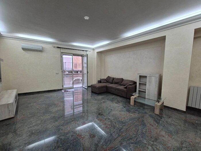 Appartamento con 5 locali in affitto in Via Fratelli Cairoli, Centro, Misterbianco