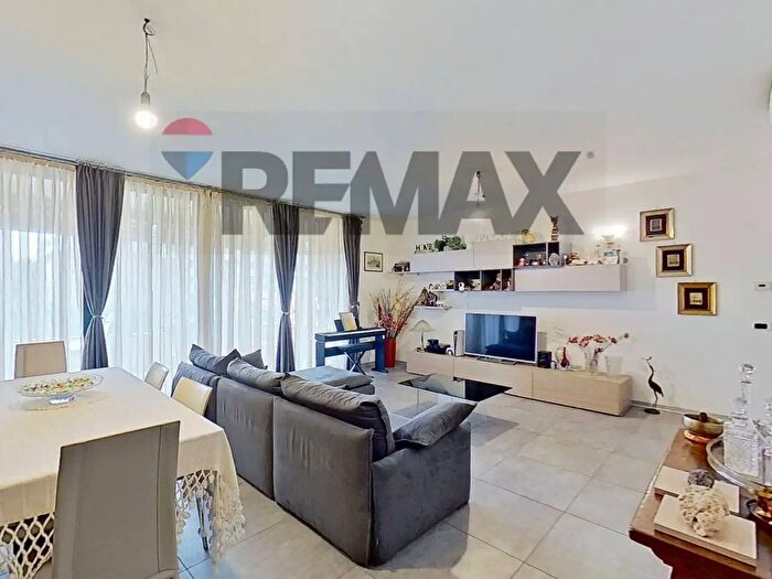 Appartamento quadrilocale in vendita in Via Castelfidardo, Busto Arsizio