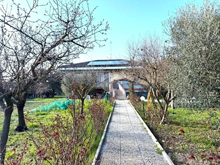 Casa con 5 locali in vendita in Via Andrea Doria, Fano