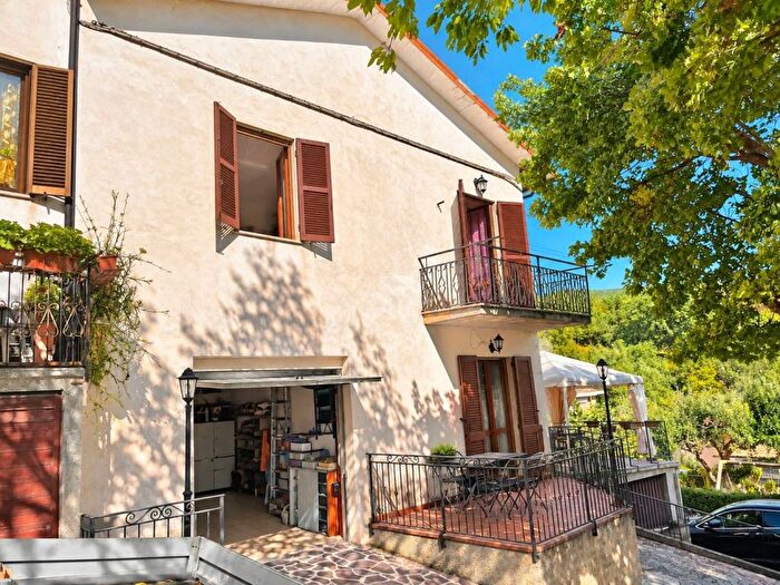 Casa con 6 locali in vendita in Frazione Pompagnano, Cappuccini Monteluco Pompagnano Pincano, Spoleto