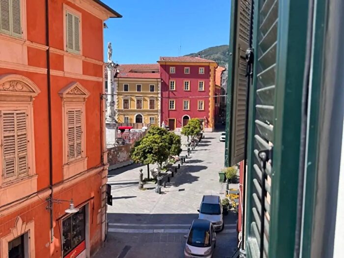 Appartamento quadrilocale in vendita in Massa