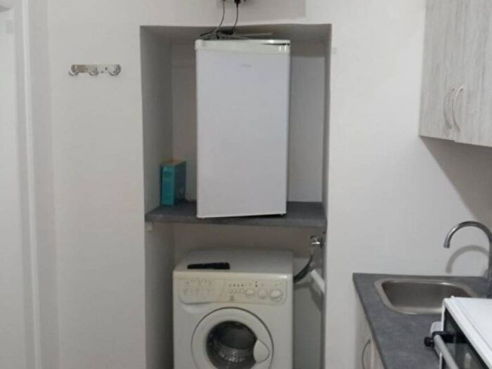 Appartamento monolocale in affitto in Piazza Camillo Benso di Cavour, Sanità, Napoli