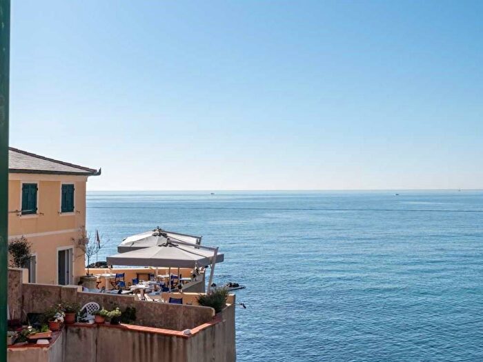 Appartamento trilocale in affitto in Via Capo di Santa Chiara, Albaro, Genova