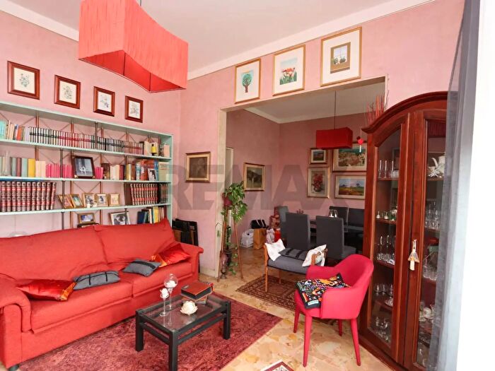 Appartamento con 8 locali in vendita in Via Pavone, Catania