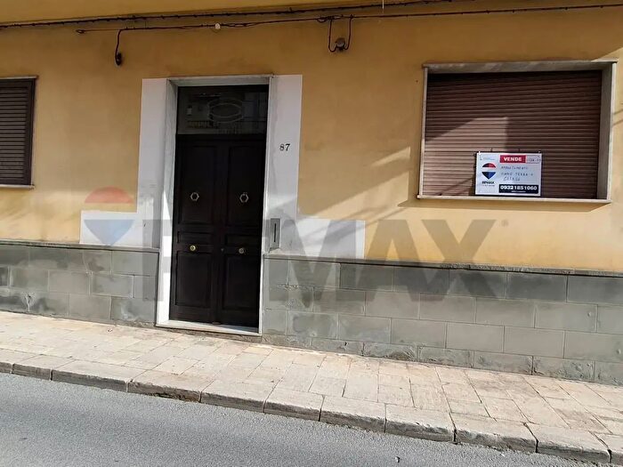 Appartamento con 8 locali in vendita in Via Palestro N, Vittoria