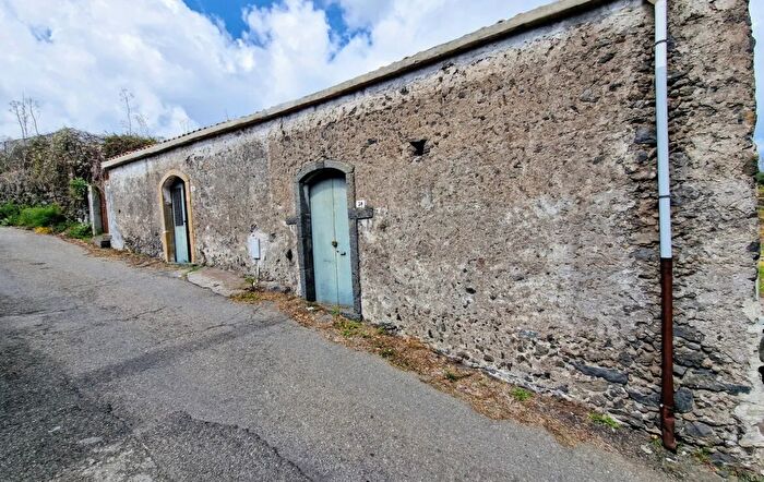 Casa trilocale in vendita in Piedimonte Etneo
