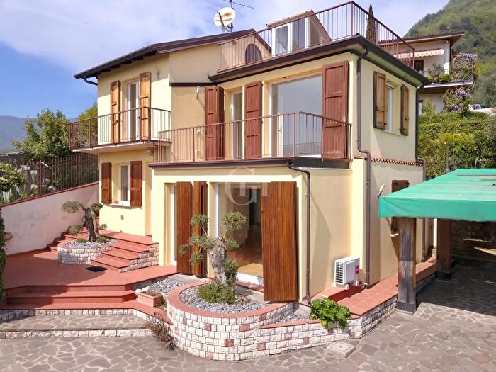 Casa con 6 locali in vendita in Salo'