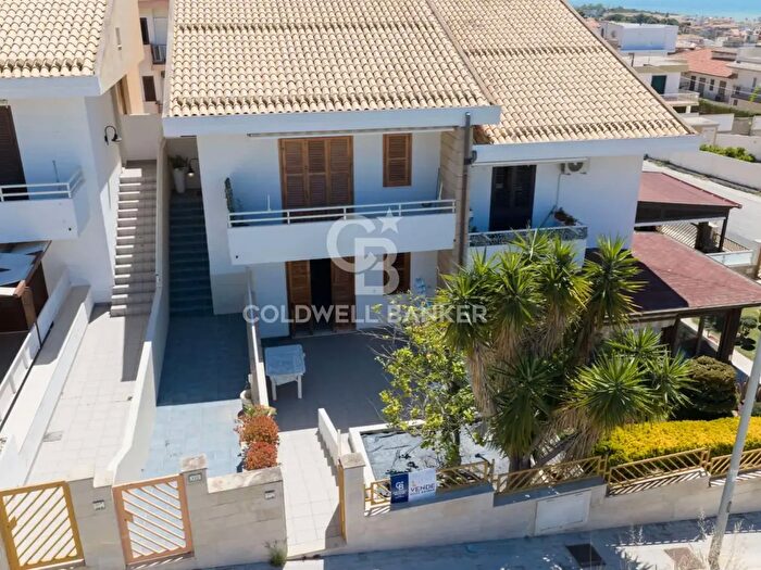 Appartamento con 5 locali in vendita in Via Duilio, Ragusa