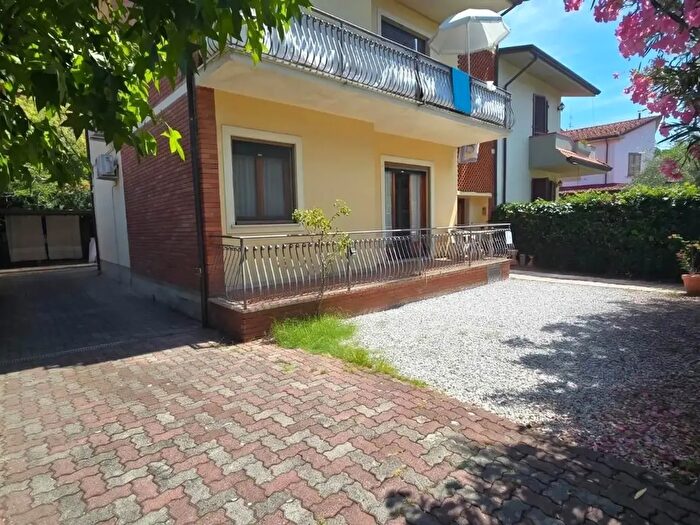 Appartamento quadrilocale in vendita in Massa