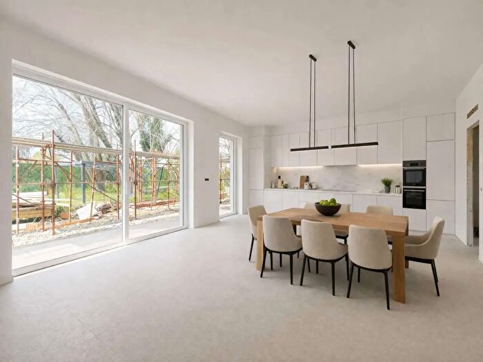 Casa quadrilocale in affitto in Via Giacomo Leopardi, Limido Comasco